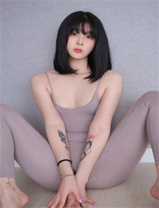 黄金脚博士和比基尼机器